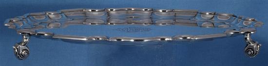 A George V silver salver, by Walker & Hall, Diameter 310mm Weight: 26.5oz/826grms